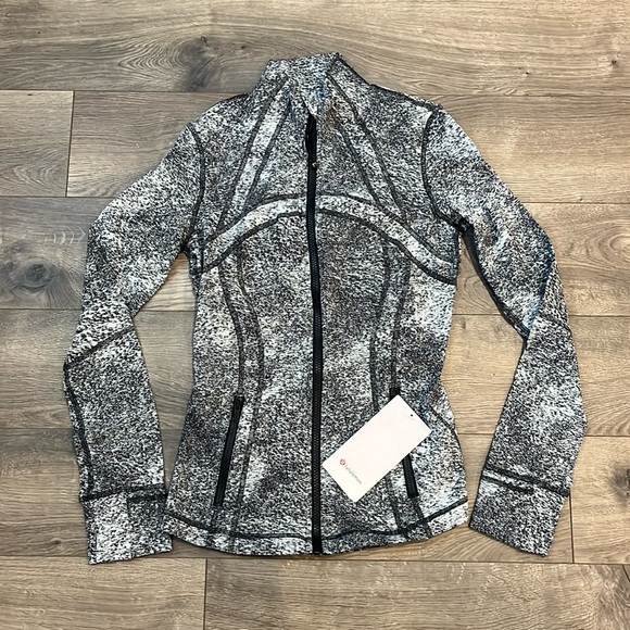 Lululemon Define Jacket - Picture 2 of 4